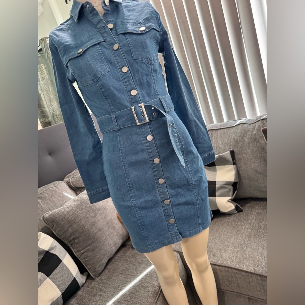 🍒BUNDLE 2 ITEMS FOR $8✨

🌸AMTIOUS long sleeve denim dress✨ - Picture 4 of 10